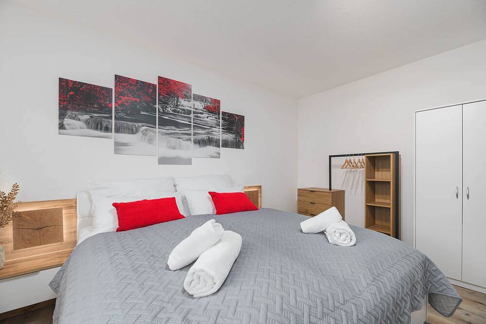 Ganze Wohnung, Roomfall Apartment Sinsheim mit Tg & Wi-Fi & Balkon in Sinsheim, Kraichgau