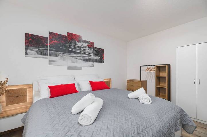 Ganze Wohnung, Roomfall Apartment Sinsheim mit Tg & Wi-Fi & Balkon in Sinsheim, Kraichgau