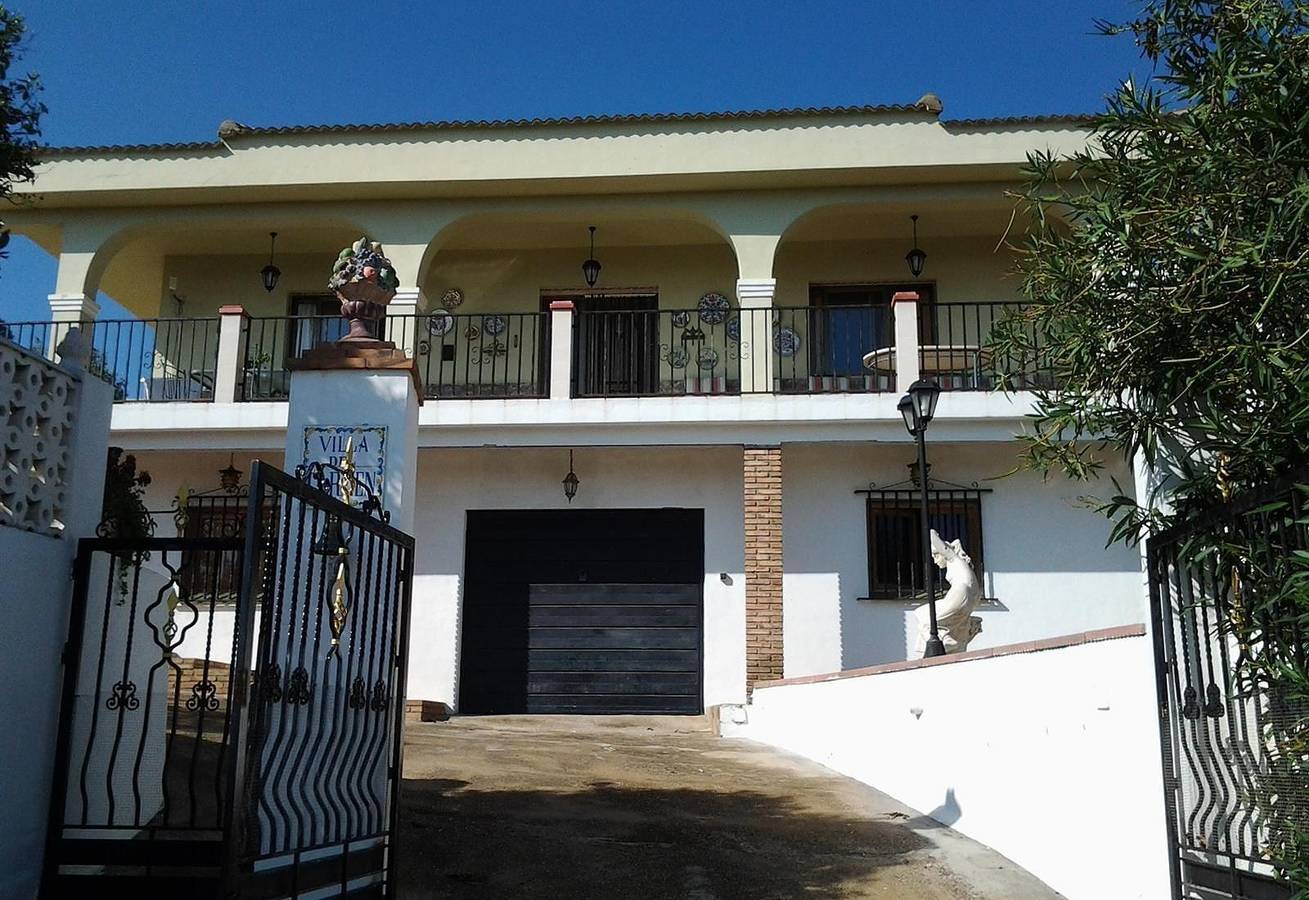 Large La Villa Del Carmen with views in Montroy, Valencia Province