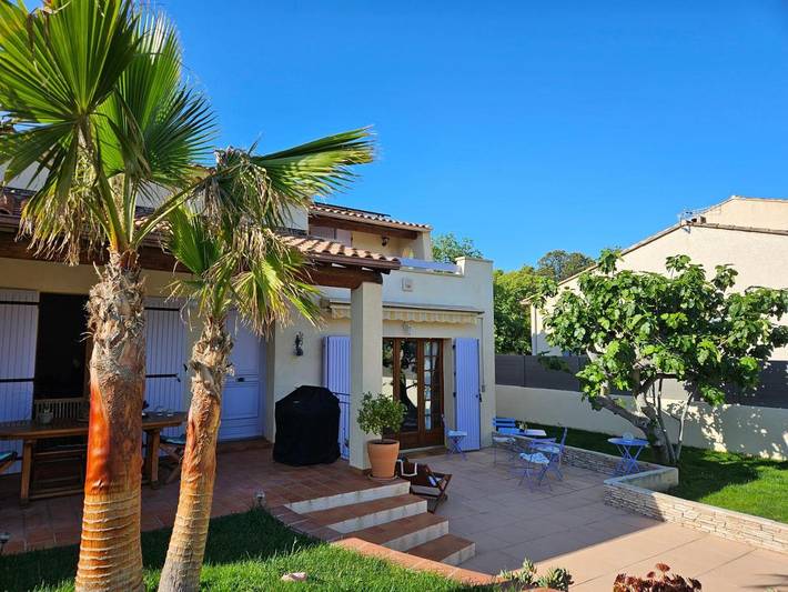 Ferienhaus für 3 Personen, mit Terrasse und Garten sowie Pool und Ausblick