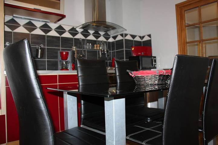 Maison de vacances pour 8 personnes, avec Terrasse ainsi que Jardin et Piscine à Decize