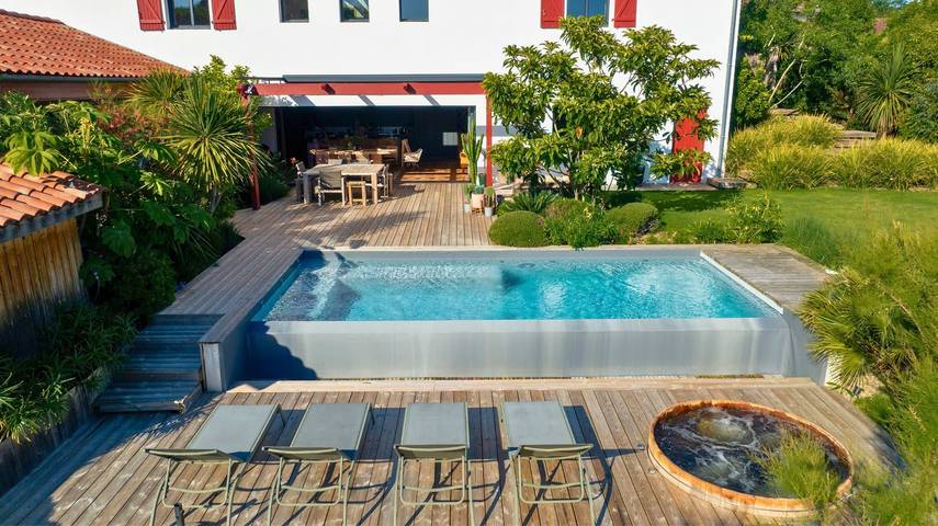 Location de vacances pour 8 personnes, avec jacuzzi et jardin ainsi que piscine et terrasse à Ahetze - 3