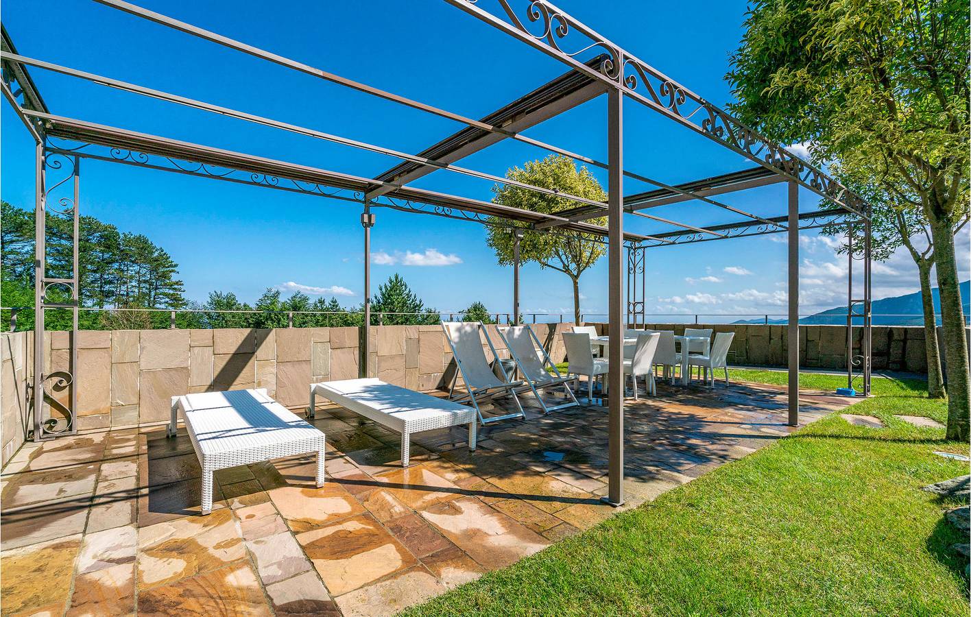 Magliolo Apartment with WiFi, Baby Bed, Parking, AC, Pool - 2km to Center in Magliolo, Ligurian Alps