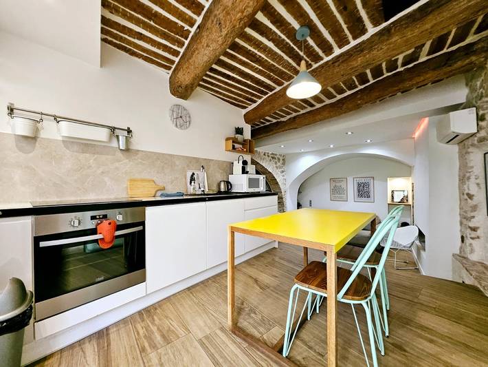 Appartement entier, Le Bain Méditerranéen - Joli T2 dans le vieil Antibes in Antibes, Côte méditerranéenne (France)