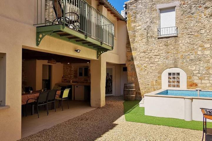 Location de vacances pour 9 personnes à Bourdic