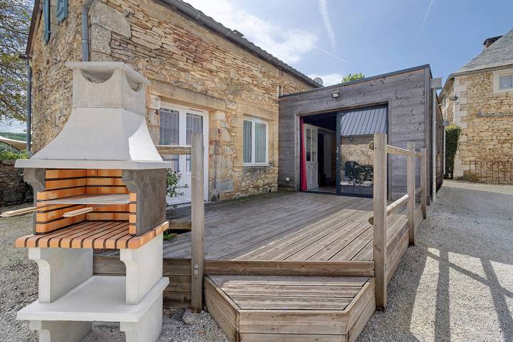 Location de vacances pour 4 personnes, avec jardin, adapté aux familles à Jayac