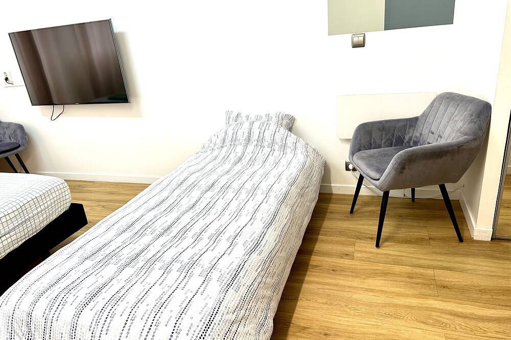 Apartamento entero, Cosy and bright T1 2 steps from Paris / Metro 14 /Netflix in Clichy, Altos del Sena