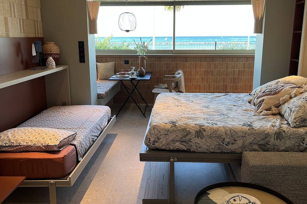 Appartement entier, Luxueux Appartement Cote D'Azur Les Pieds Dans L'Eau in Saint-Laurent-du-Var, Côte méditerranéenne (France)