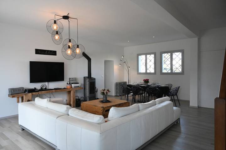 Location de vacances pour 10 personnes, avec terrasse ainsi que jardin et piscine à Meschers-sur-Gironde - 2