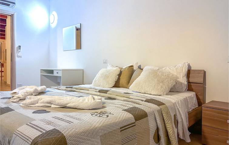 Appartamento intero, Appartamento isolato con parcheggio, piano cottura a induzione e internet - 1 km da Laghetto di Casali D'Aschi in Lecce nei Marsi, Parco nazionale d’Abruzzo