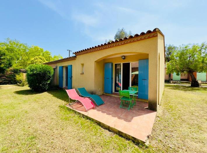 Maison de vacances pour 6 personnes, avec piscine ainsi que terrasse et jardin