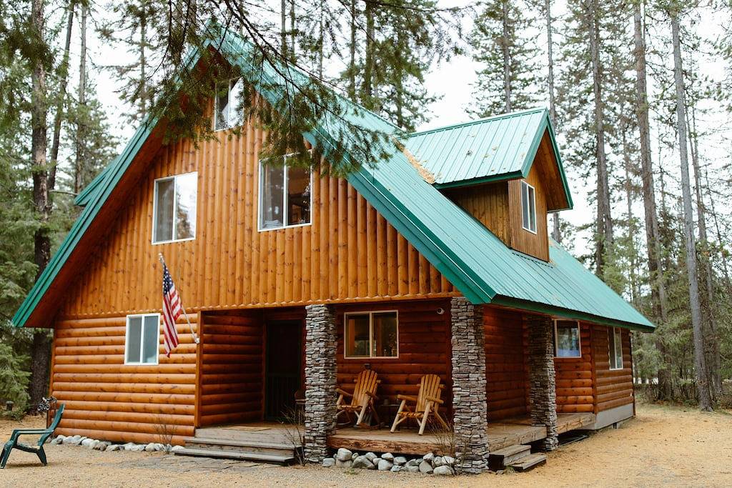 Forest Family Cabin Near Priest Lake with Fireplace, Large Yard & Dogs Allowed in Kaniksu Nationalwald