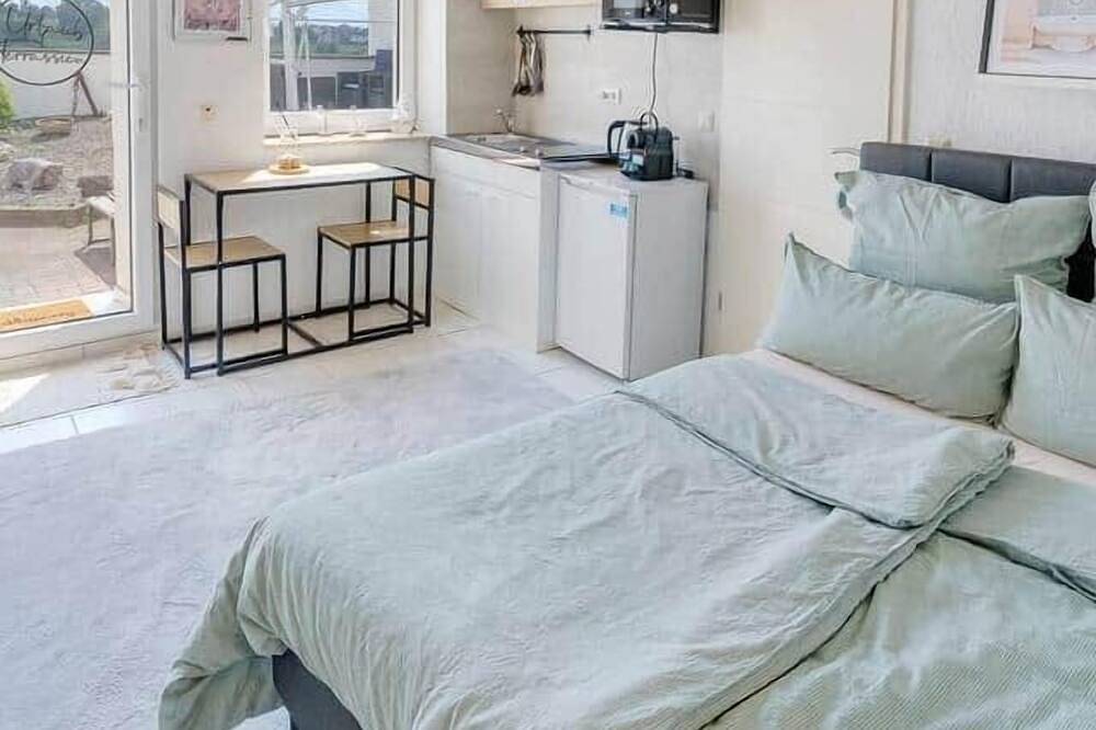 Ganze Wohnung, Tiny Apartment mit großzügiger Terrasse am Rhein in Neuwied, Osteifel