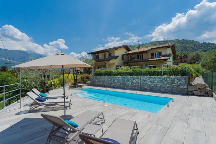 Villa pour 8 personnes, avec Balcon et Terrasse ainsi que Jardin et Piscine à Bellagio