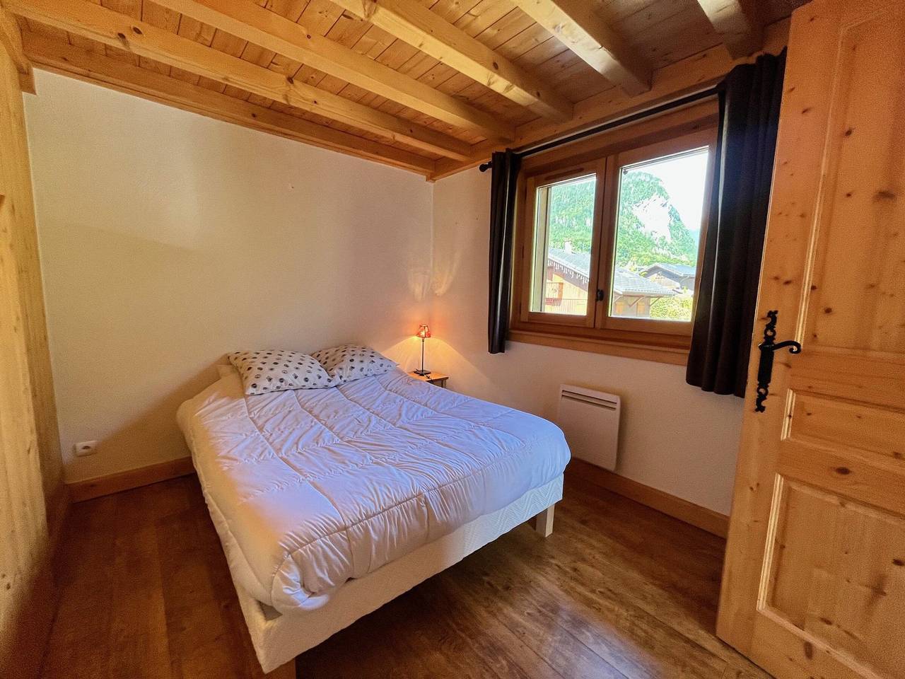 Ganze Wohnung, Komfortable Wohnung in Zentrumsnähe mit Balkon und Parkplatz in Samoëns, Region Bonneville