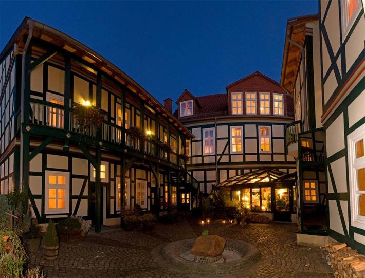 Hotel, mit Terrasse und Garten in Halberstadt