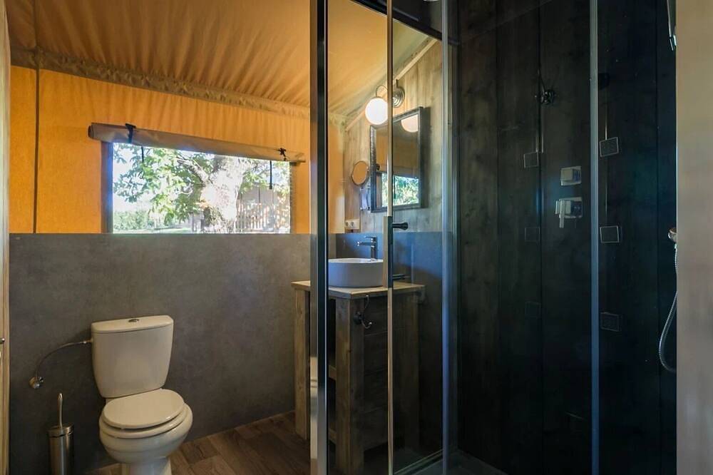 Camping 5 étoiles - Piscine - ccbefcf in Gourdon, Lot