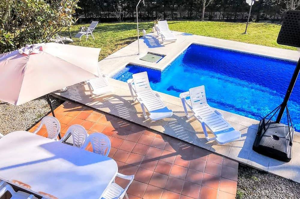 Villas Cosette / ¡Descubre Villa Martina, tu oasis perfecto en la Costa Brava! Fabulosa piscina y zona de Barbacoa! in Caldas de Malavella, Costa Brava