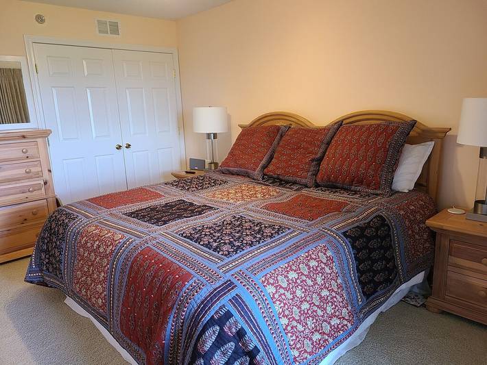 Vacation rental for 9 people, with pool and hot tub as well as balcony in Ludlow