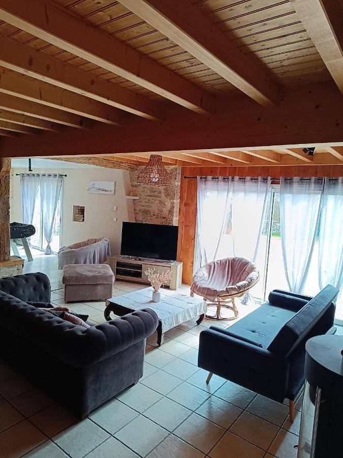 Location de vacances pour 9 personnes, avec vue ainsi que piscine et jardin à Thorigny - 2