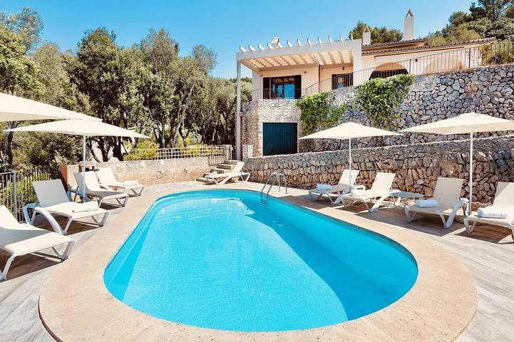 Ferienhaus für 10 Personen, mit Terrasse und Garten in Puigpunyent