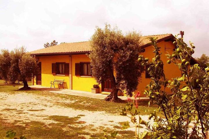 Casa Vacanza Roma con giardino  nel verde delle campagne dei Castelli Romani in Cori, Provincia di Roma