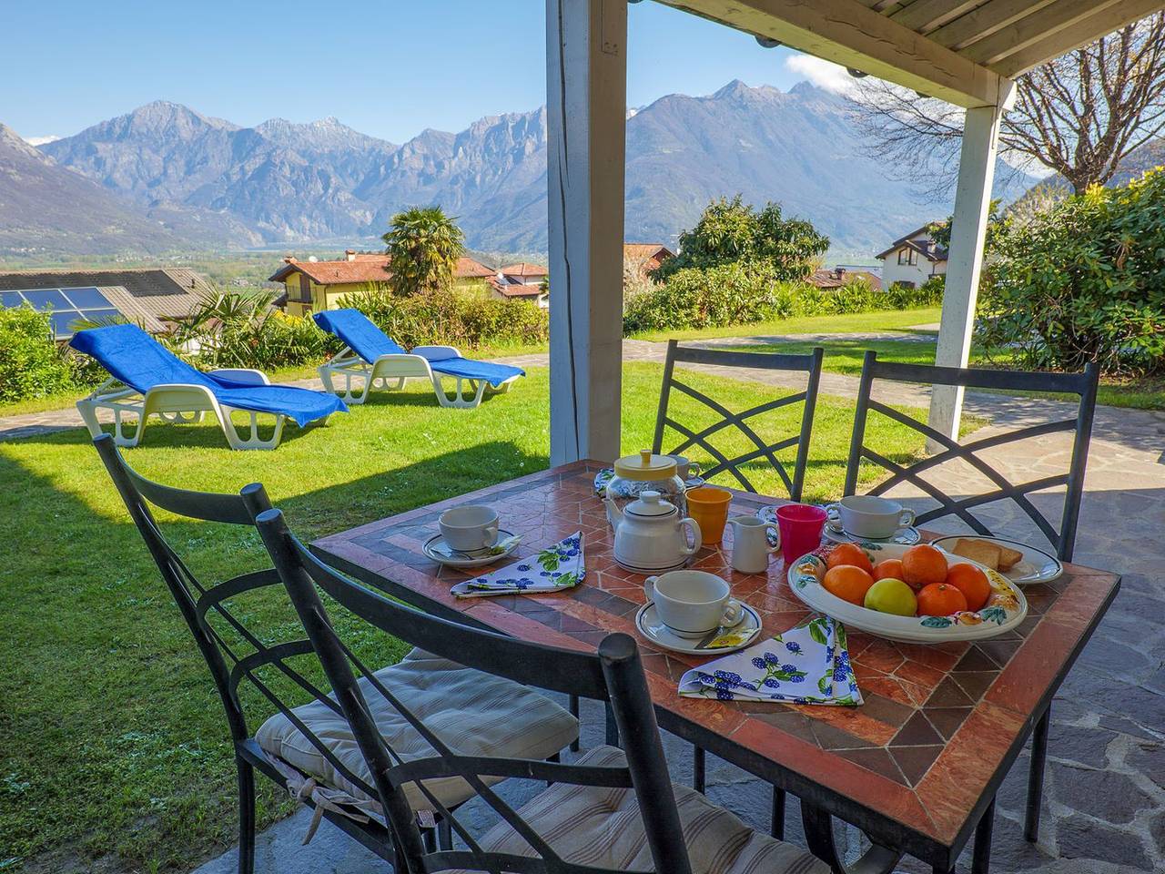 Appartement entier, Appartement de vacances pour 4 personnes avec bassin pour enfant in Colico, Alpes orobiennes occidentales