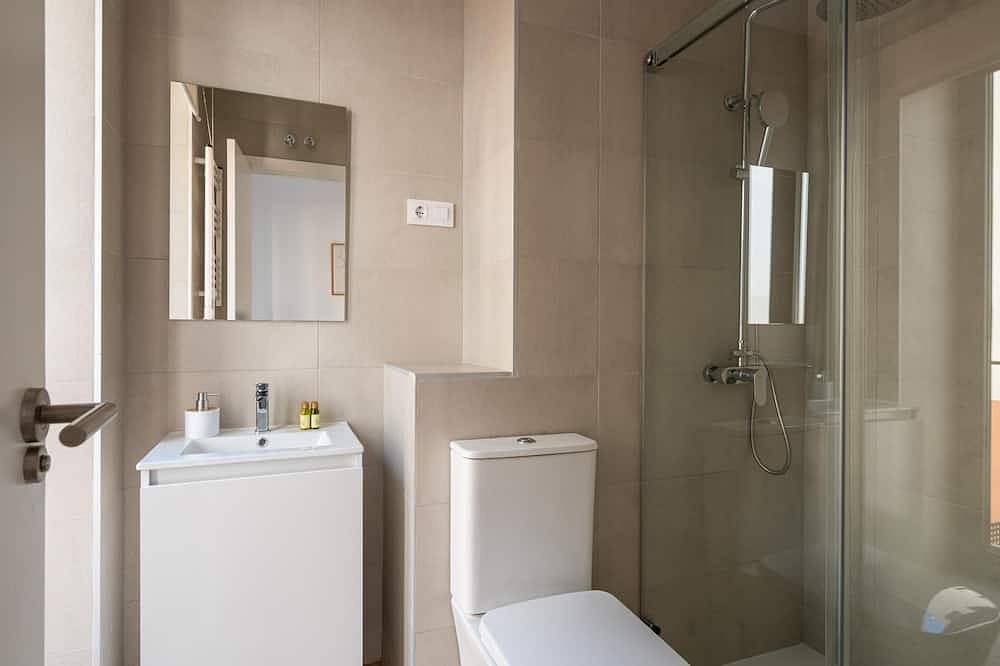Entire apartment, Cuatro Caminos - 2 bedrooms duplex in Tetuán, Madrid