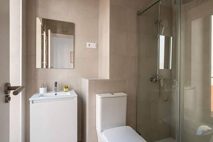Ganze Wohnung, Cuatro Caminos - 2 bedrooms duplex in Tetuán, Madrid