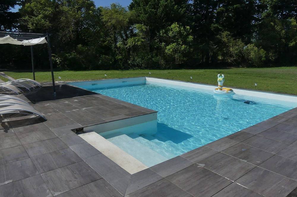 Maison de 300m2 Piscine, Salle de Sport et Salle de Cinéma aux Portes du Lubéron in Cavaillon, Regionaler Naturpark Luberon