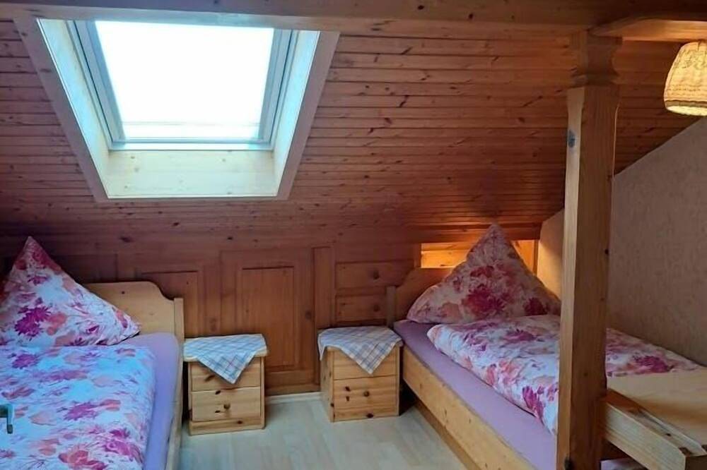 Ganze Wohnung, Ferienwohnung 2-4 Personen 60 qm, Wohnzimmer, Küche, 2 Schlafzimmer in Marquartstein, Bayerische Alpen