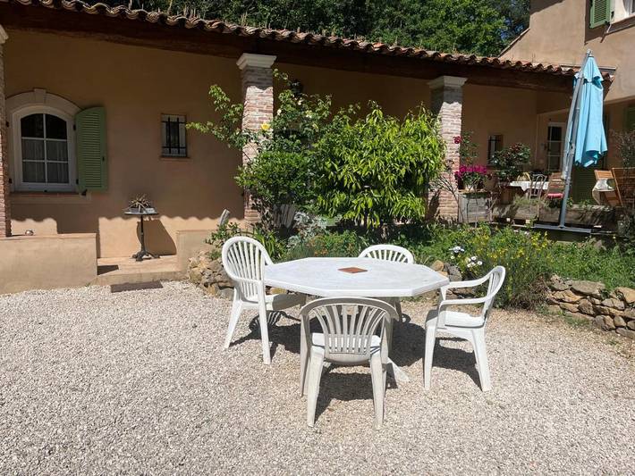 Location de vacances pour 4 personnes, avec jardin ainsi que piscine et vue à Belgentier - 3