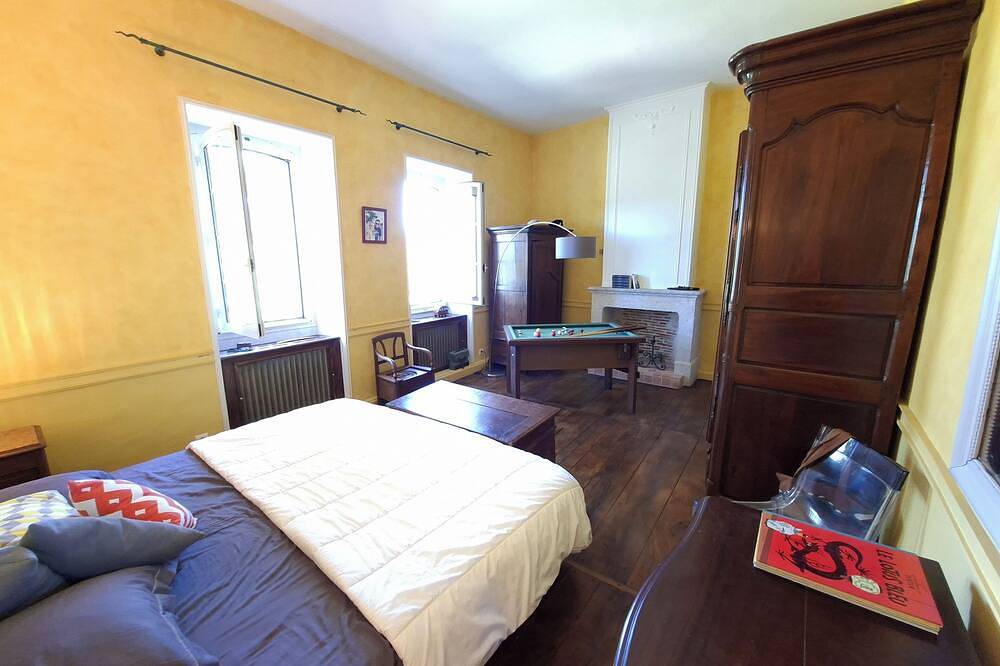 Beautiful 17th century manor house, with park & swimming pool. Ideally located in the Dordogne. in Eyliac, Périgord Blanc