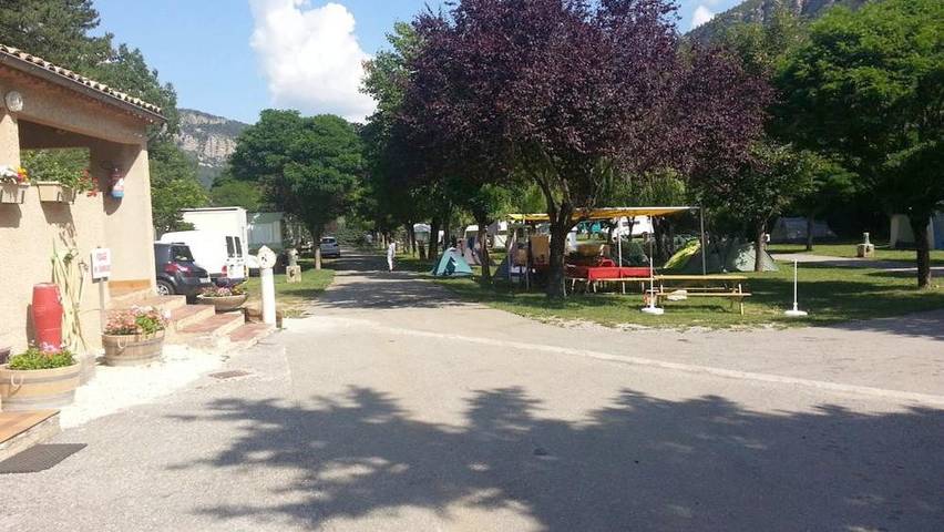 Camping pour 2 personnes, avec terrasse et jardin