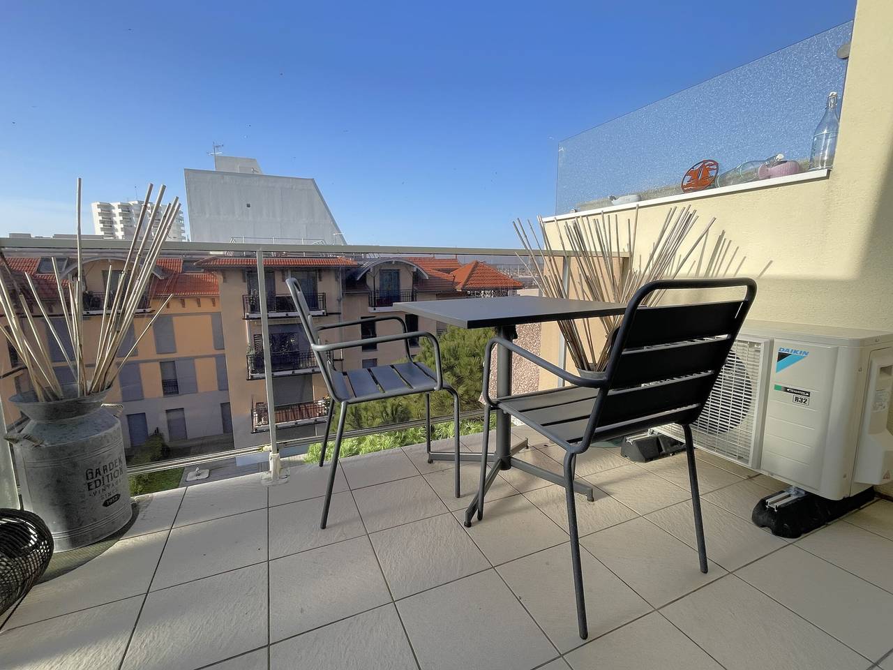 Entire apartment, Renovated studio with Ac and wifi at Aiguillon port for 2 in Arcachon, Arcachon region