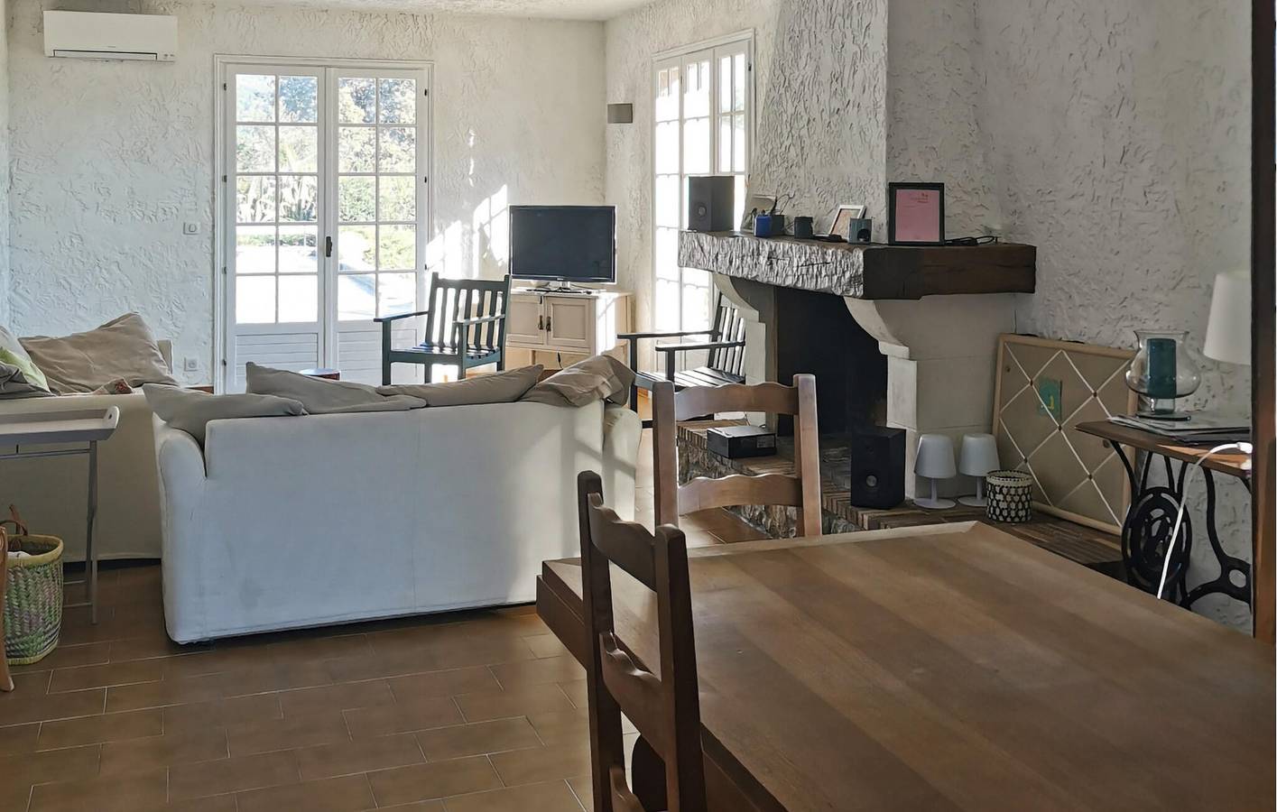 Apartamento moderno con piscina y WiFi en Fayence, a 2 km del centro de la ciudad. in Fayenza, Region de Draguignan