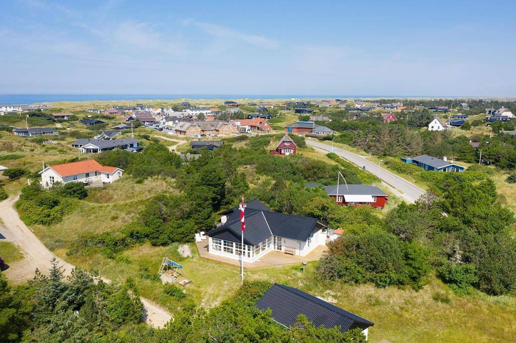 Gepflegtes Ferienhaus mit Sauna und Whirlpool in Vejers Strand in Vejers Strand, Varde
