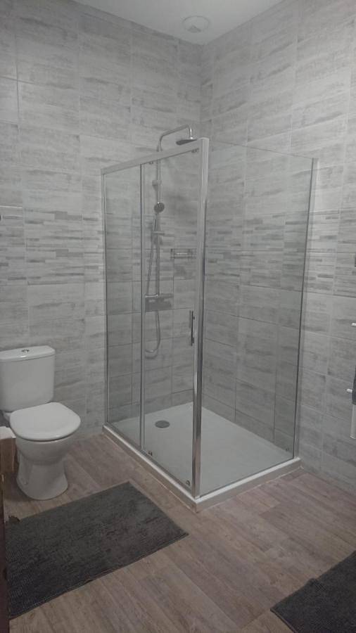Appartement de vacances entier, Agréable chambre, salle de bain privative, la plaçotte in Saint-Clar, Gers