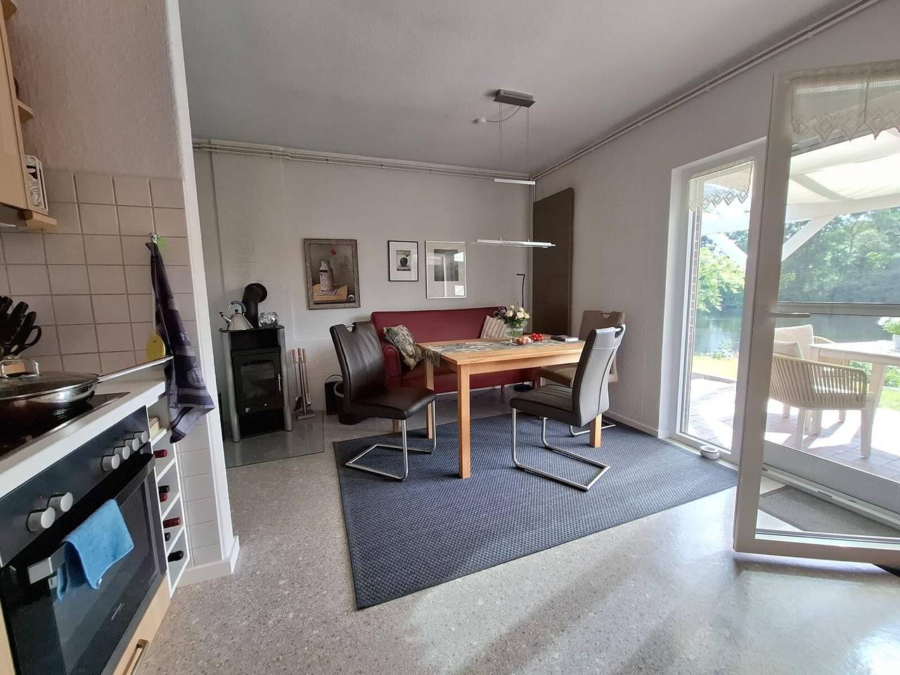 Idyllic lakeside cottage in Grabstede, Bockhorn