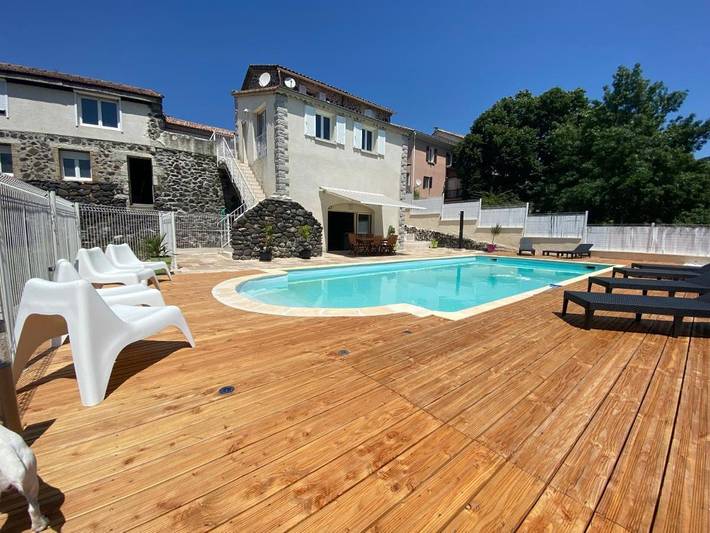 Location de vacances pour 6 personnes, avec jardin et sauna ainsi que piscine et jacuzzi à Darbres