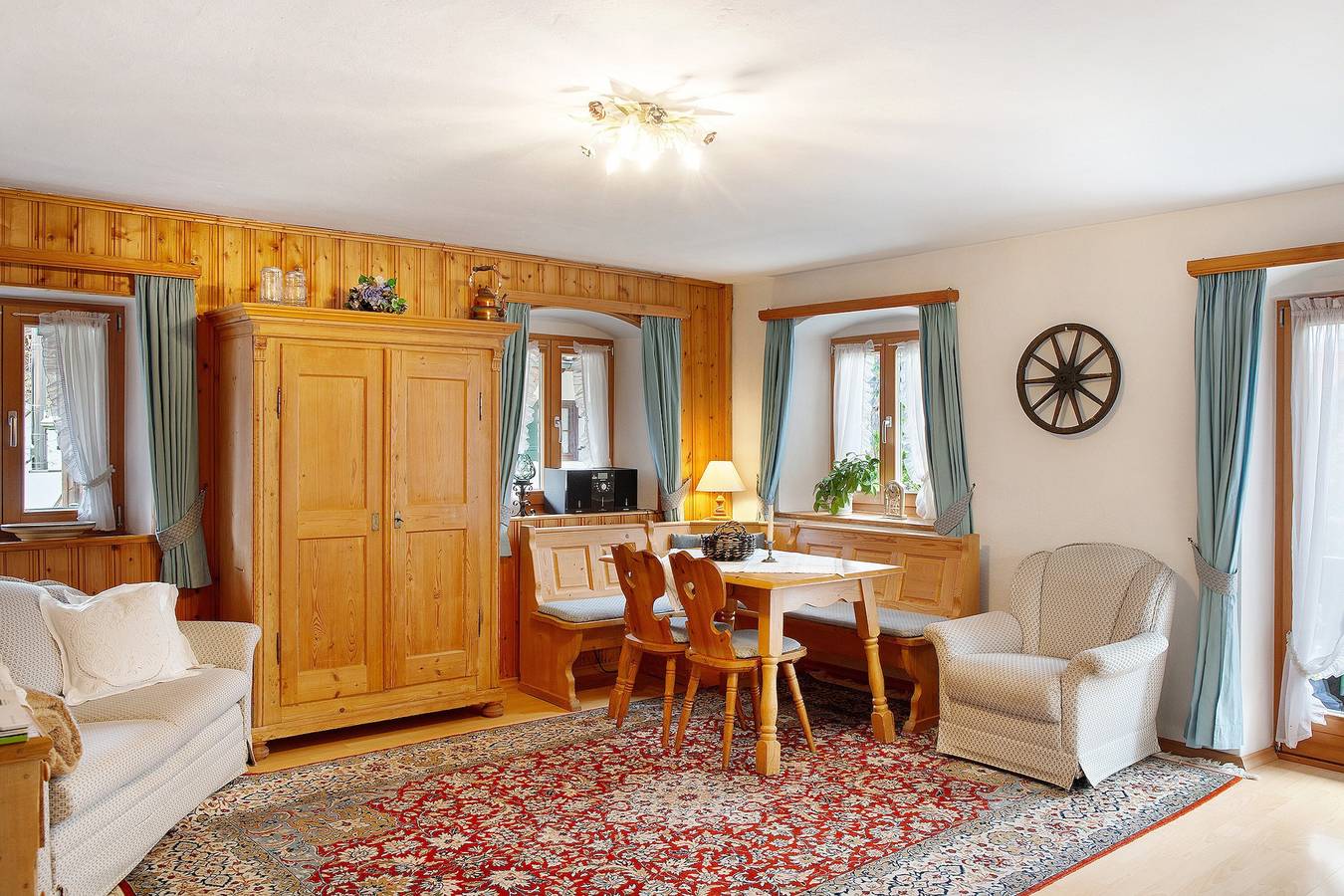 Ganze Wohnung, Ferienwohnung "Gästehaus Marianne" mit Bergblick, Gemeinschaftsterrasse und Wlan in Farchant, Bayerische Alpen