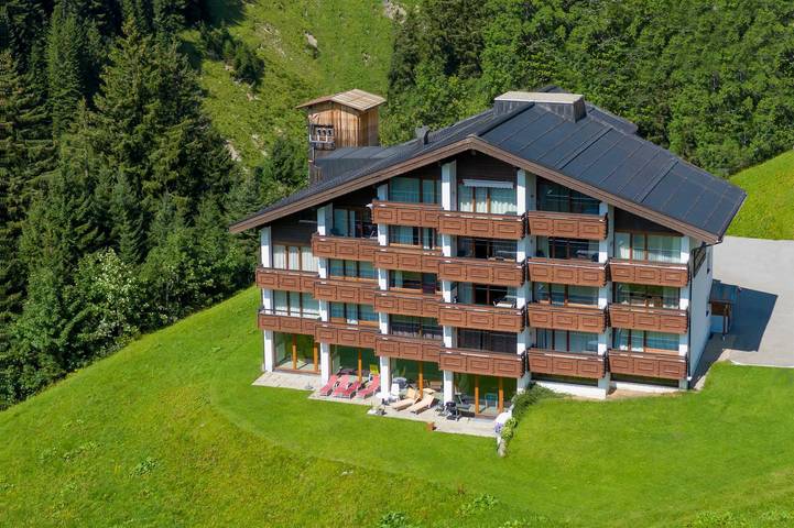 Ferienwohnung für 4 Personen, mit Balkon und Terrasse sowie Garten und Pool in Vorarlberg