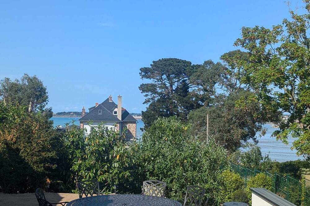 Unusual seaside gite opened in May 2025 in Notre Dame des Grèves, in Saint-Jacut-de-la-Mer, Región de Dinan