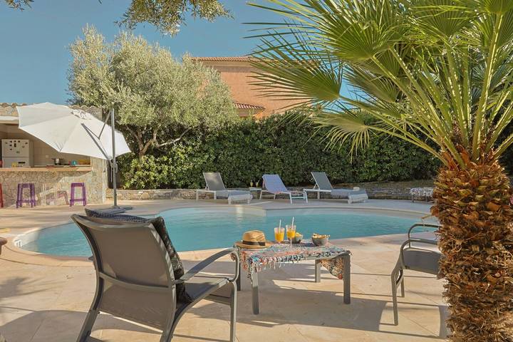 Maison de vacances pour 4 personnes, avec jardin ainsi que piscine et terrasse à Furiani