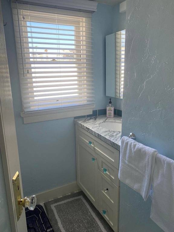 Bleu's Beach House - 1 Br Ocean Front in Hermosa Beach, Los Angeles County