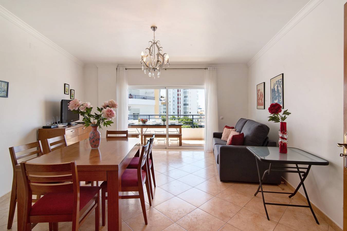 Apartamento inteiro, Apartamento 'Quarteira Beach Ii' com Varanda, Wi-Fi e Ar Condicionado in Quarteira, Distrito de Faro