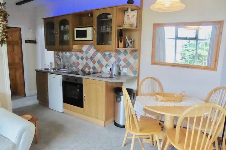 Holiday rental for 4 people, with hot tub and garden as well as pool in Portreath
