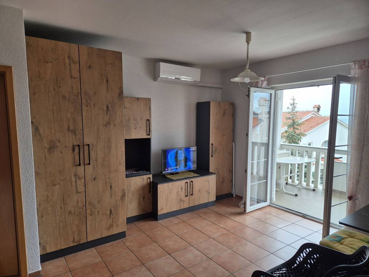 Ganze Wohnung, 1-Zimmer-Ferienwohnung mit Balkon und Meerblick Malinska, Krk A-21671-a in Malinska-Dubašnica, Krk