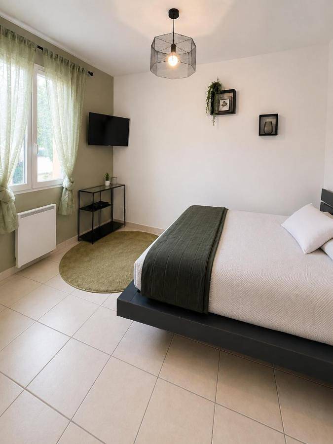 Location de vacances pour 10 personnes, avec Terrasse et Jardin ainsi que Piscine et Vue à Saint-Savin (Gironde) - 4