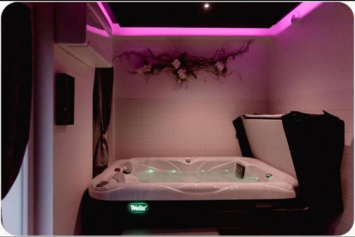 Gîte pour 2 personnes, avec jacuzzi ainsi que sauna et terrasse à Remiremont - 4